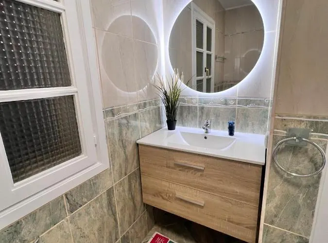 Bright And Quiet Windsor Park Apartment