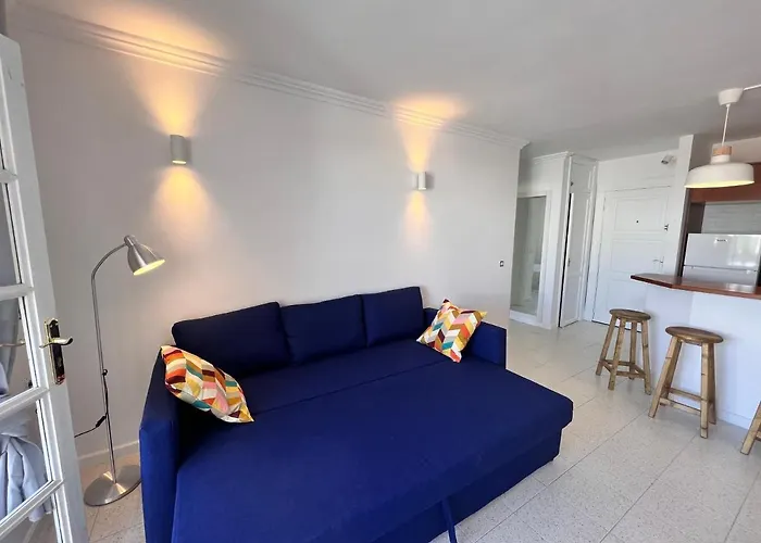 Bright And Quiet Windsor Park Apartment